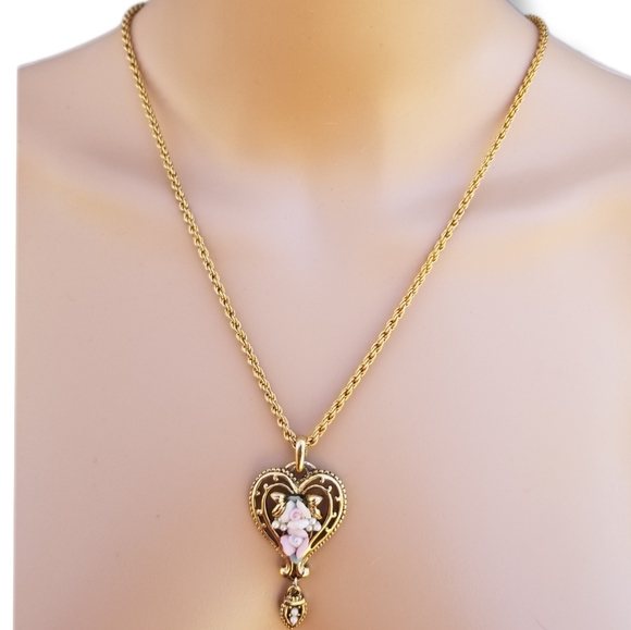 VINTAGE PORCELAIN ROSES DETAILED GOLDTONED HEART PENDANT & ROPE CHAIN NECKLACE - Picture 1 of 5